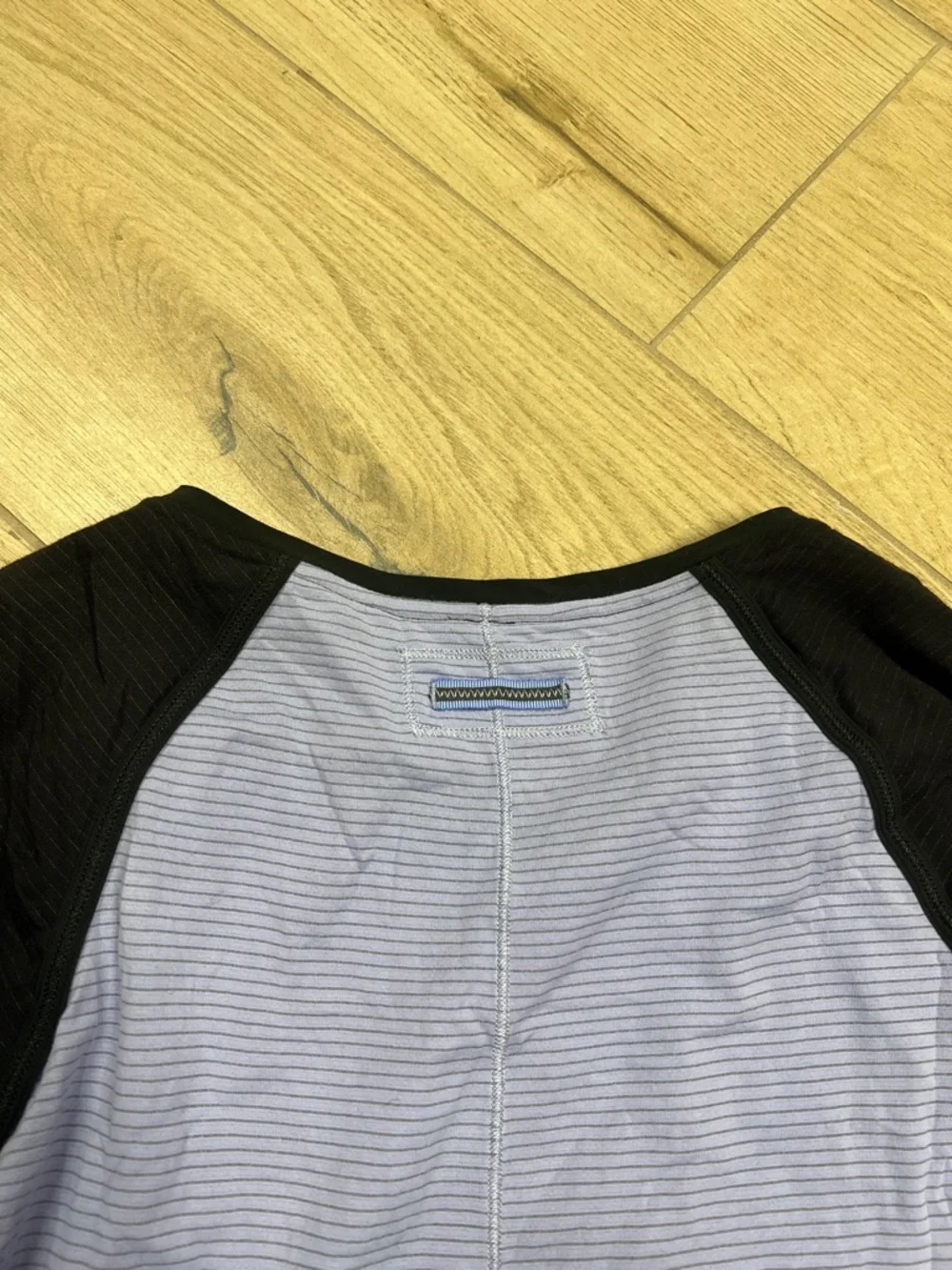 lululemon athletica Techni-Cool Long sleeve - lilac & blk - Picture 8 of 8
